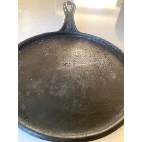 Vintage Cast Iron Skillet with Gate Mark, Early American Pan - Picture 3 of 5